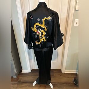VTG Passports by Pier 1 Kimono Robe Embroidered Dragon 100% Rayon HONG KONG